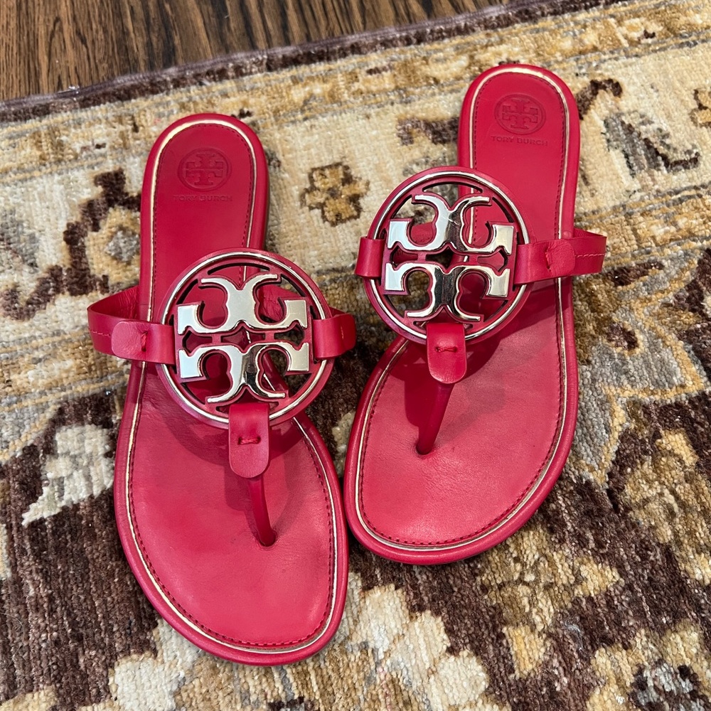 tory burch flip flops
